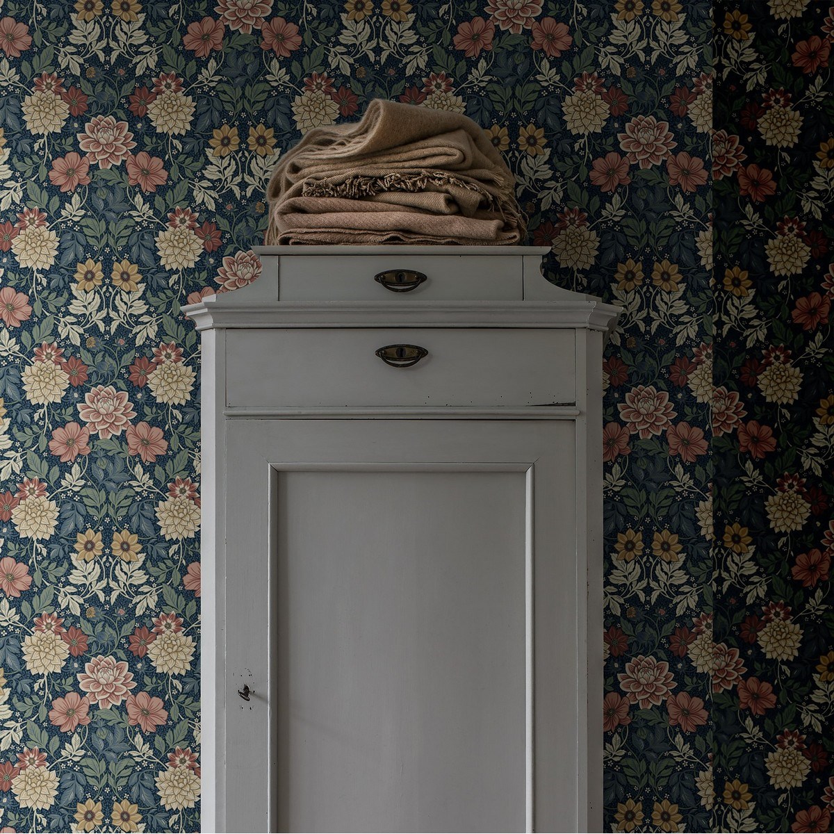 Tapet Falsterbo III Dahlia Garden 7690