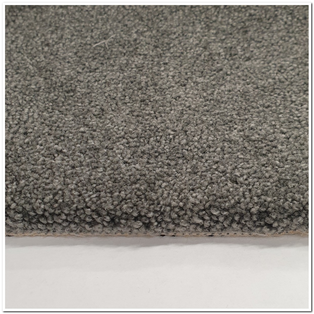 Heltäckningsmatta Carisma 77 400cm, Mörkgrå