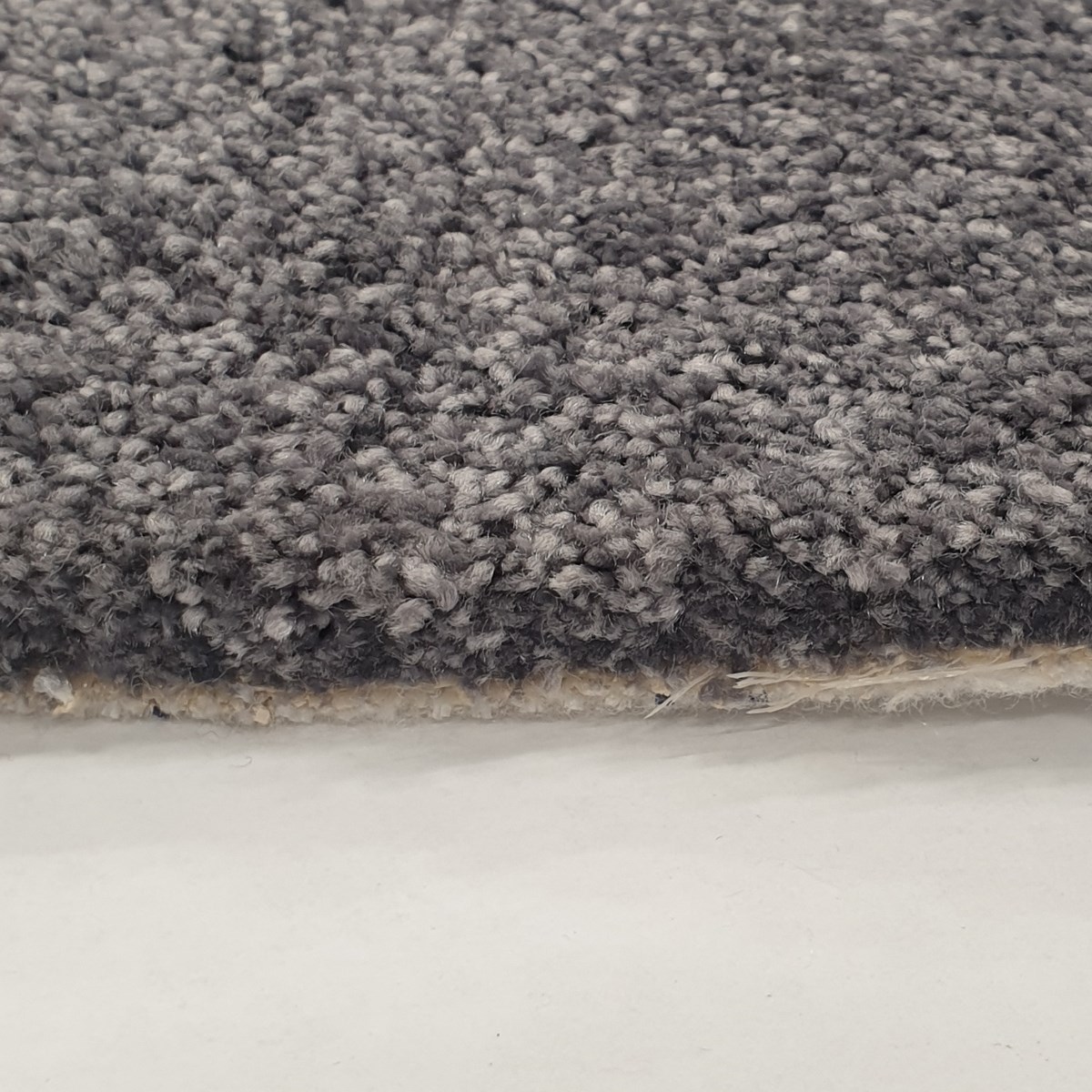 Heltäckningsmatta Satin 97 400cm, Mörkgrå