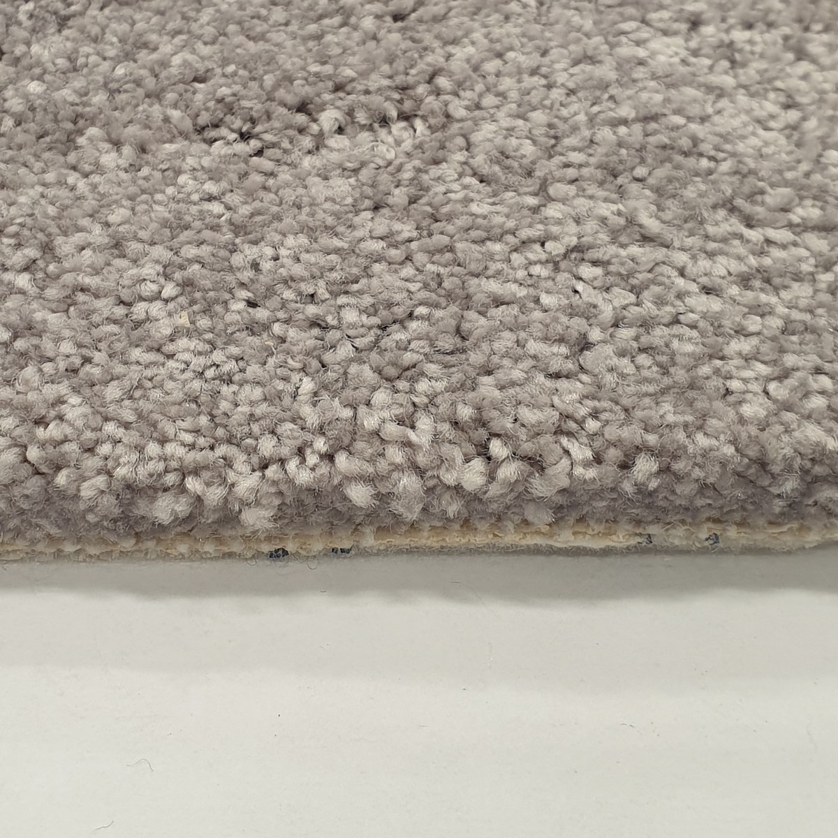 Heltäckningsmatta Satin 93 400cm, Grå