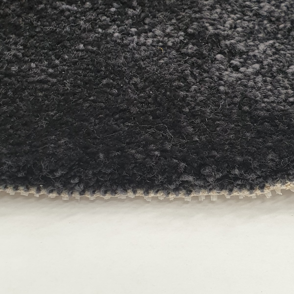 Heltäckningsmatta Chanel 322 400cm, Svart