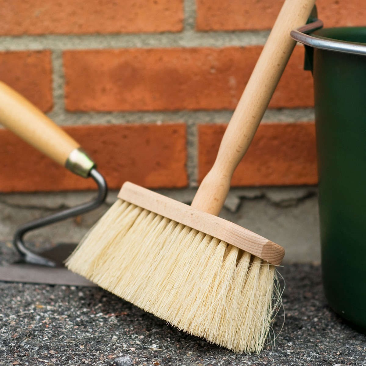 Kalkkvast Med Träskaft