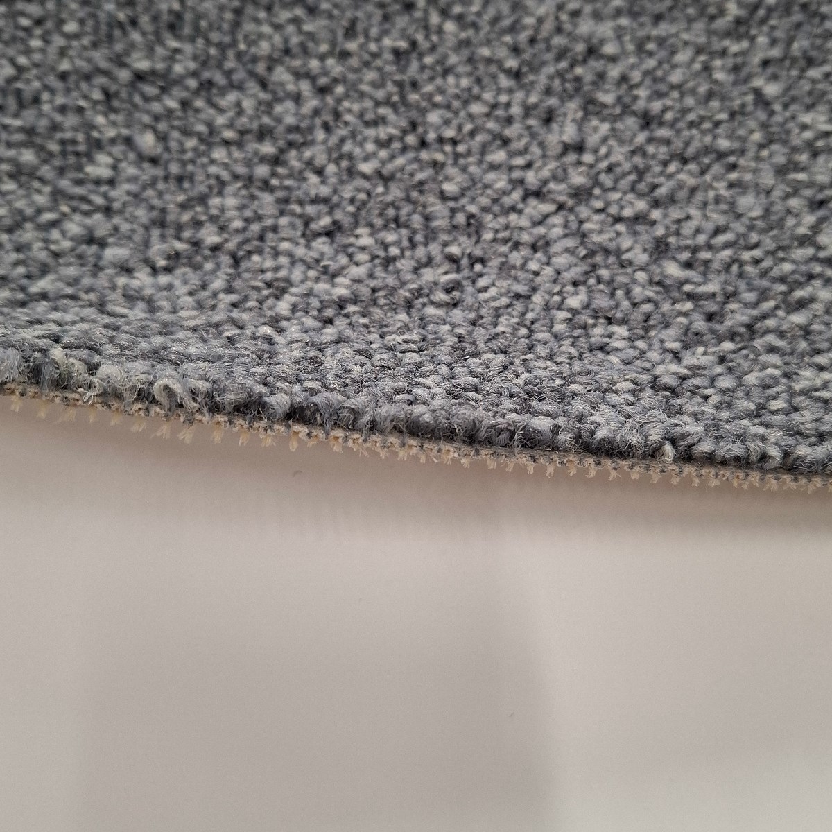 Heltäckningsmatta Corindo 853 Moonbeam 390cm