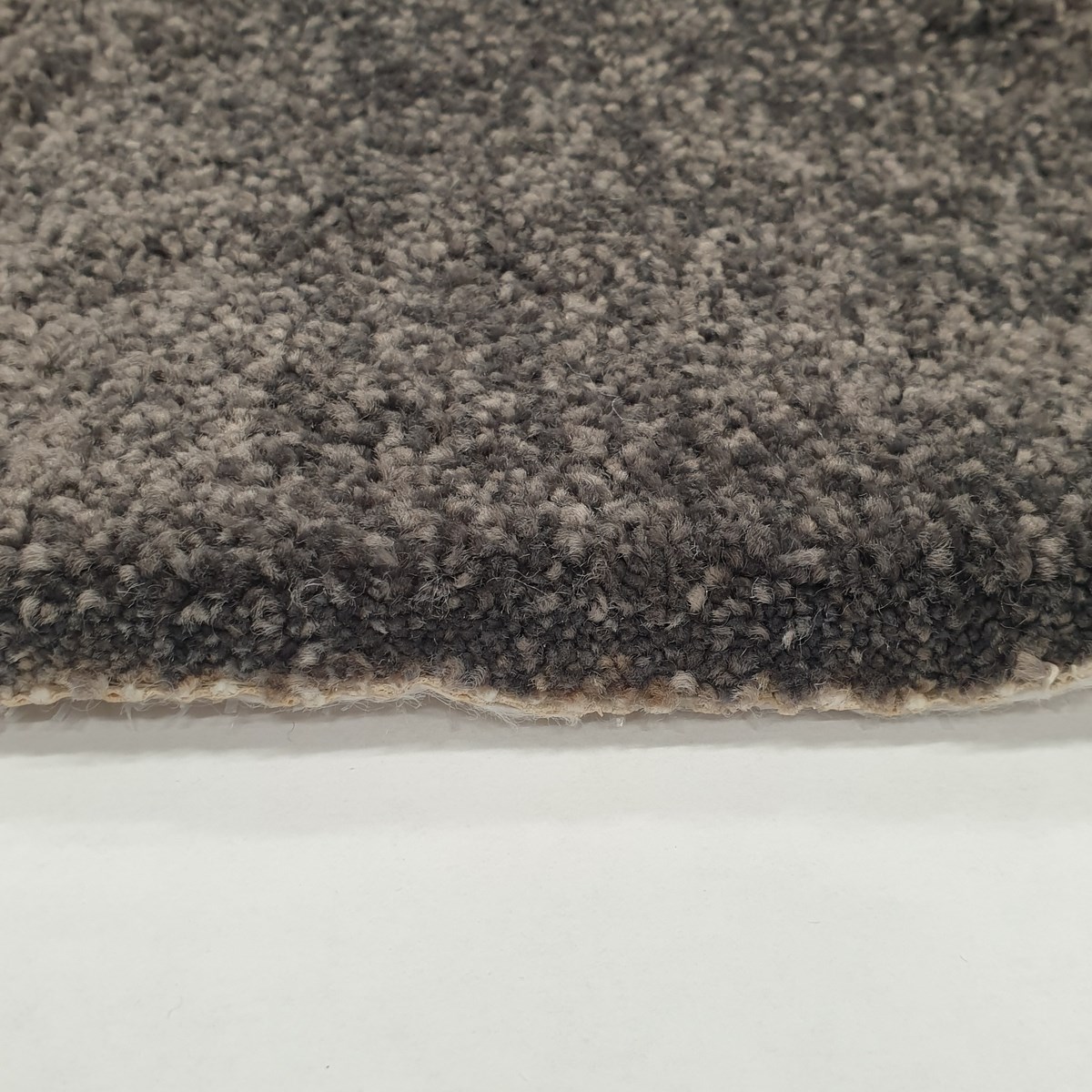 Heltäckningsmatta Majesty 607 400cm, Mörkgrå