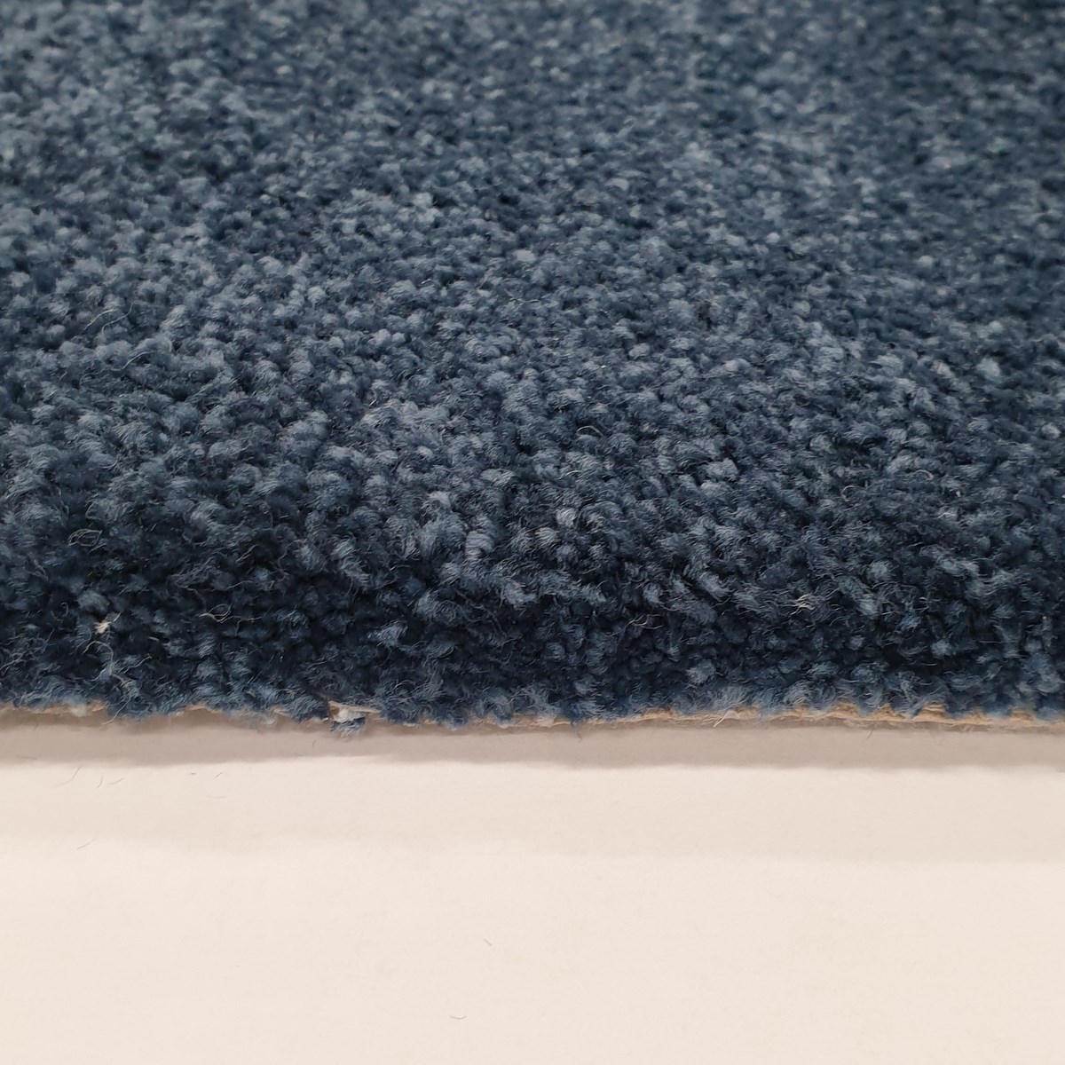 Heltäckningsmatta Majesty 613 400cm, Mörkblå