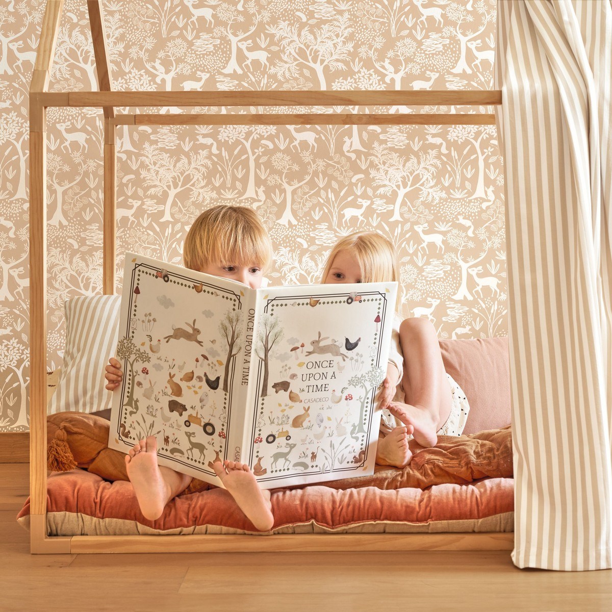 Tapet Once Upon A Time Poetic Forest Beige Camel Ouat88262597