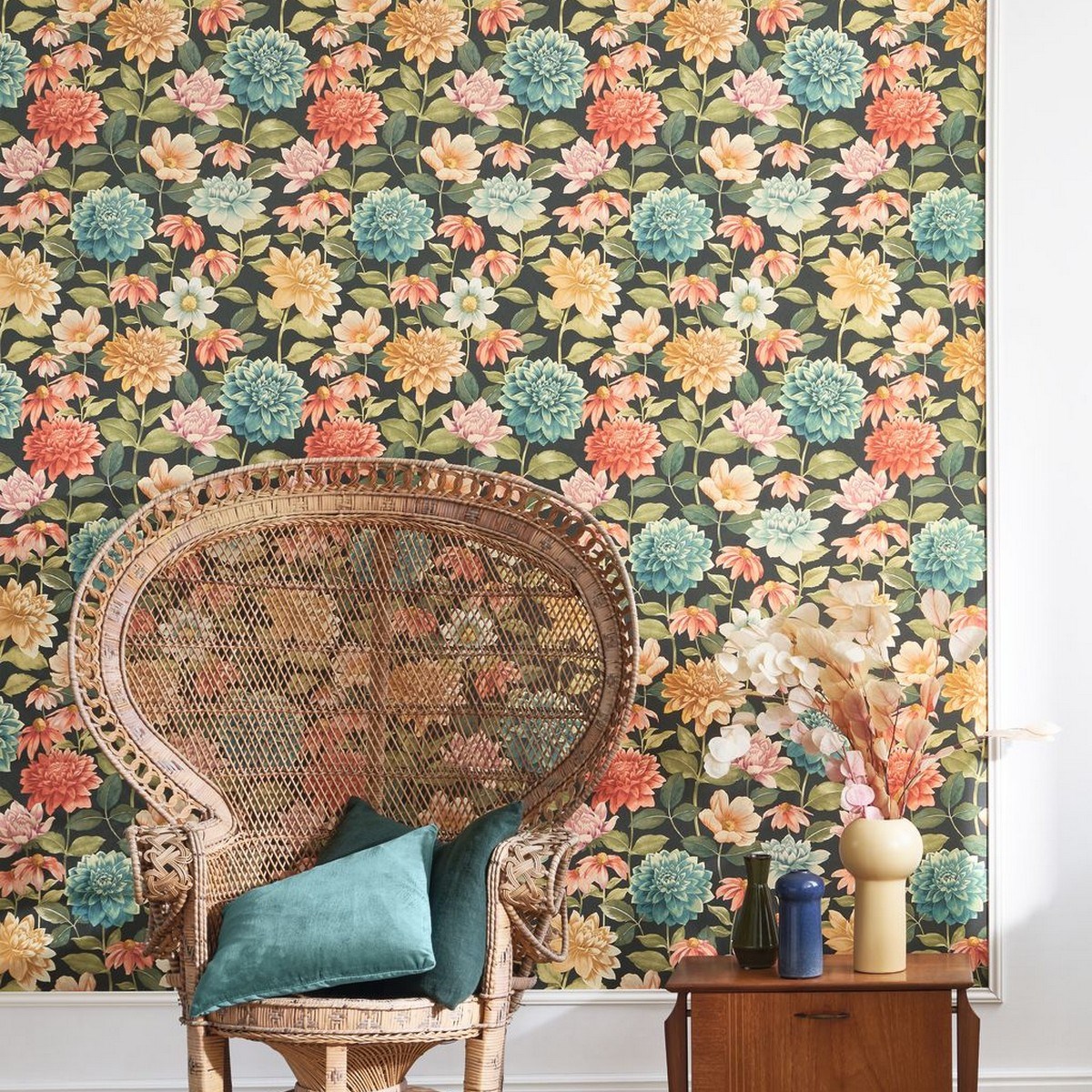 Tapet Gardens Dahlia Bouquet Fond Noir Gadn87669568