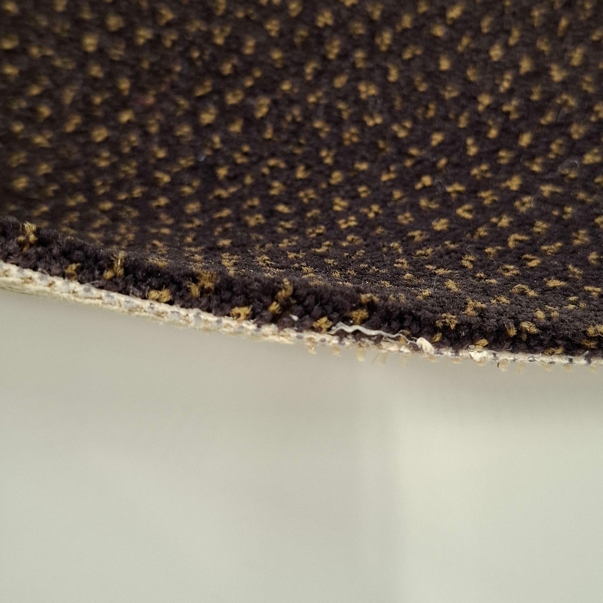 Heltäckningsmatta Square Coffee 3 400cm