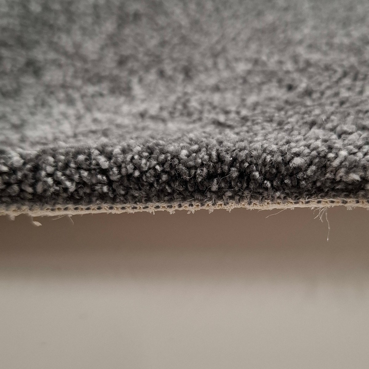 Heltäckningsmatta Lucid 77 400cm