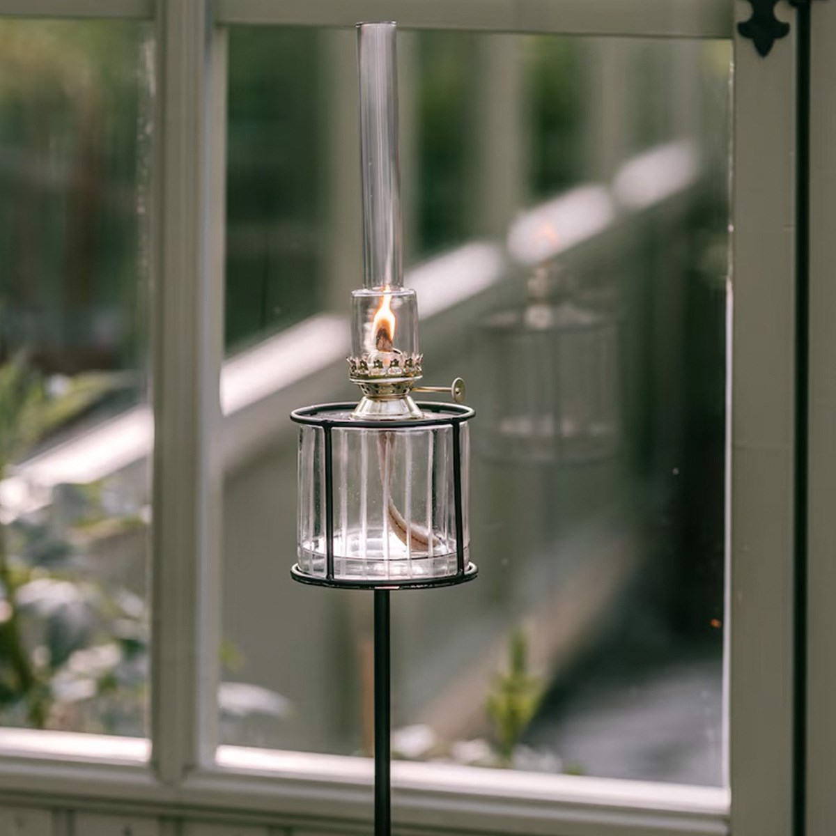 Ställning på Pinne Svart (till Fotogenlampa Rak Stor)